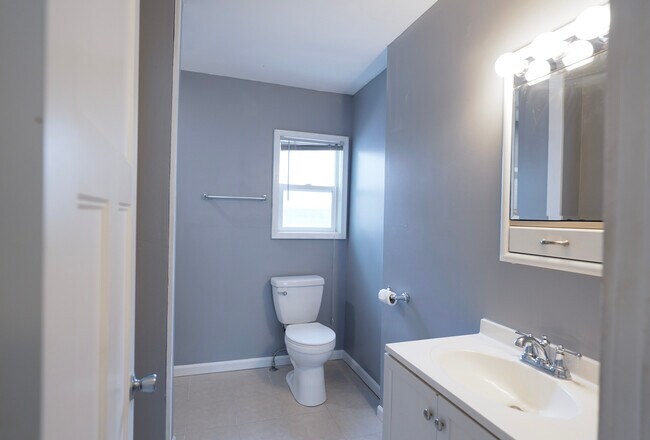 Baño - 1035 Victoria St N