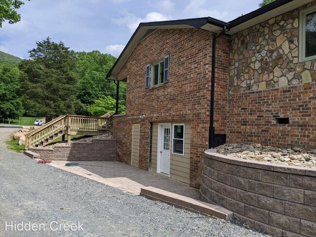 Building Photo - 5 br, 3 bath House - 9591 US Highway 421 N...