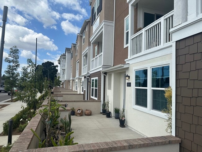 Building Photo - 155 W La Palma Ave