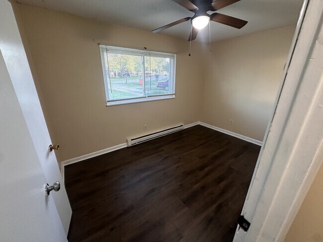 Building Photo - 46 W Airview Dr