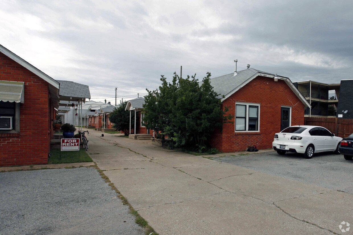 Building Photo - 612 Asp Ave