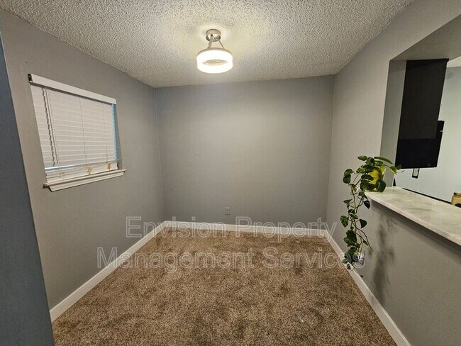 Building Photo - 1404 Huntingdon Chase