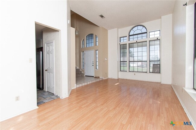 Building Photo - 2304 E Iowa Dr