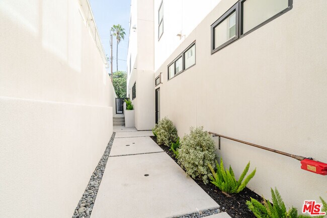 Foto del edificio - 611 Broadway St