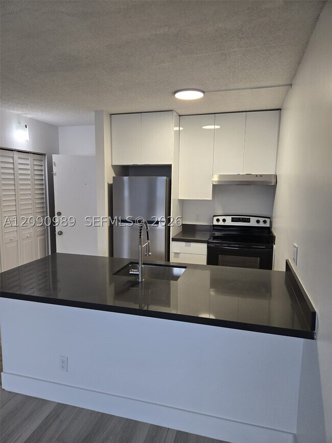 Building Photo - 2501 Riverside Dr
