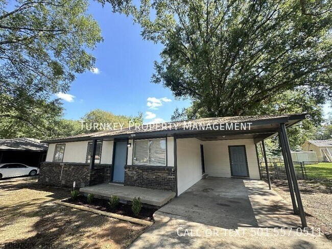 Foto del edificio - Now Available!