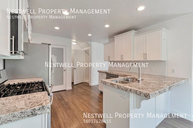 Foto del edificio - Fantastic 4-bed Townhome in Bluffdale