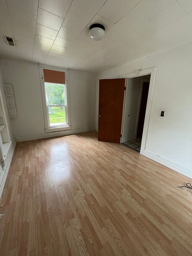 Foto del edificio - 325-329 Pontiac Street