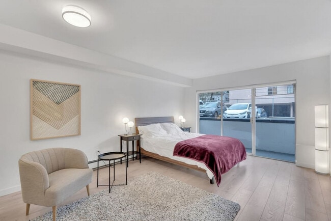 Building Photo - 2225 W 8th Ave