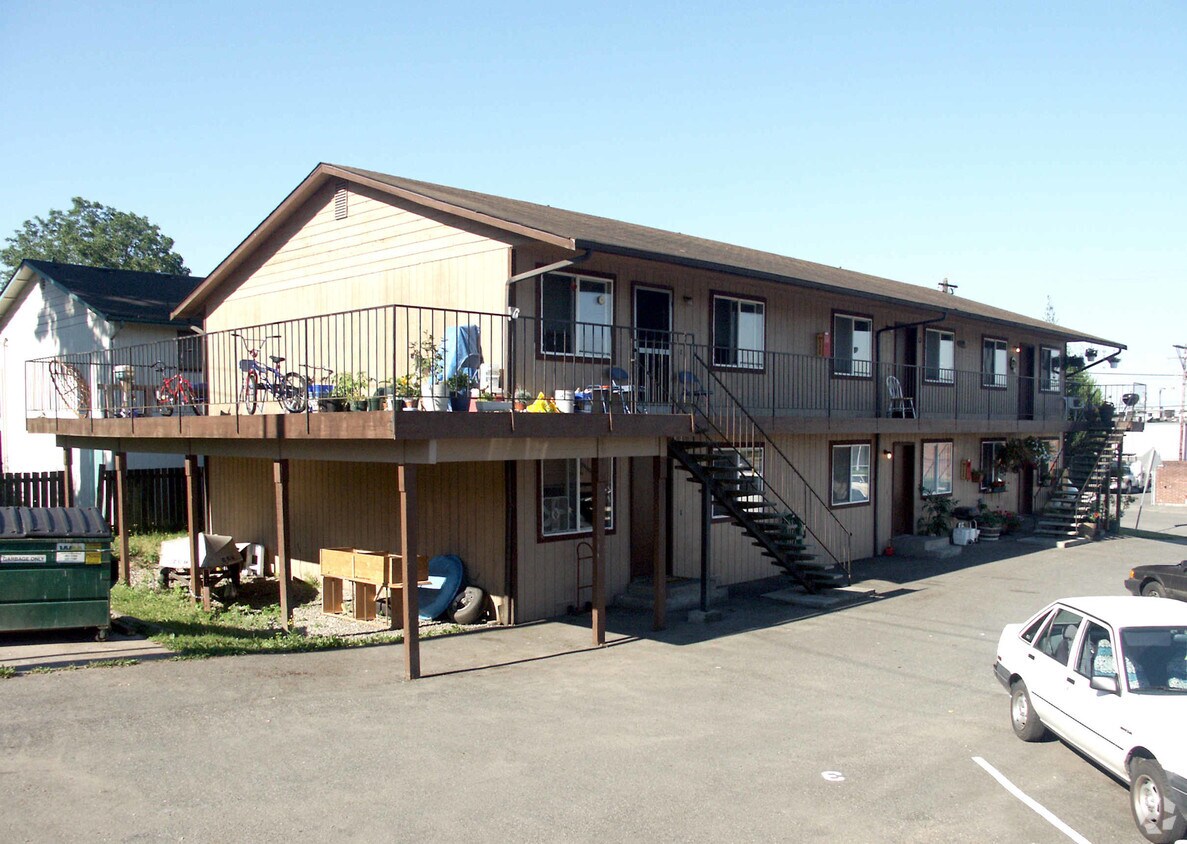 Primary Photo - 529 N Macleod Ave