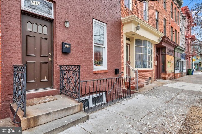 Foto del edificio - 210 W Read St