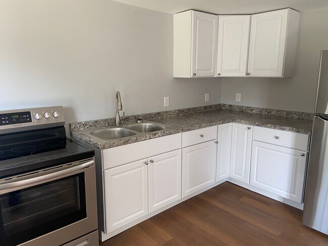 Building Photo - Cozy 1 BR/BA, Waiting for you to call home!