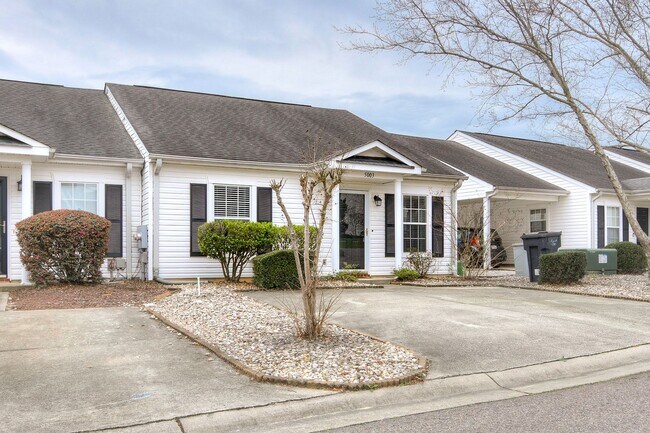 Foto del edificio - End Unit Townhouse