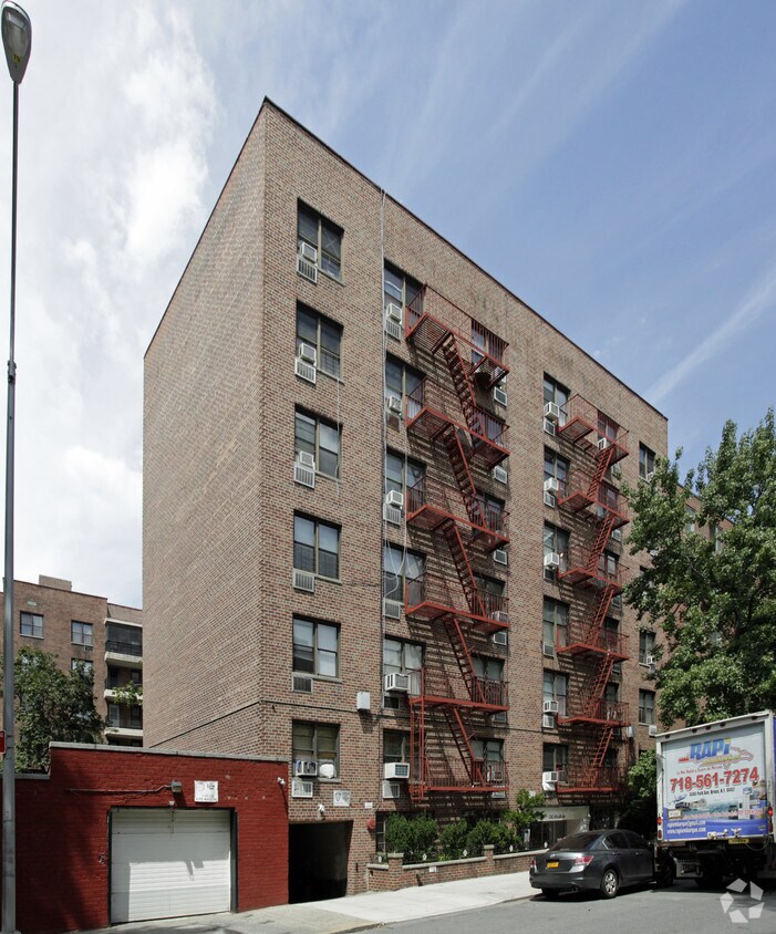 Foto principal - 2265 Olinville Ave