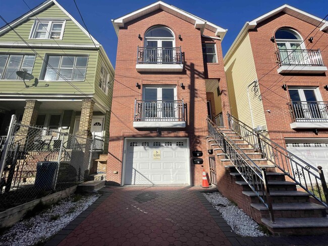 Building Photo - 60 Bostwick Ave