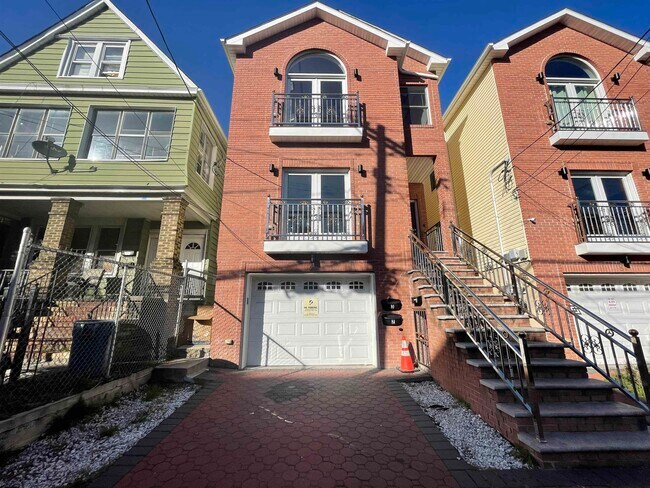 Foto del edificio - 60 Bostwick Ave