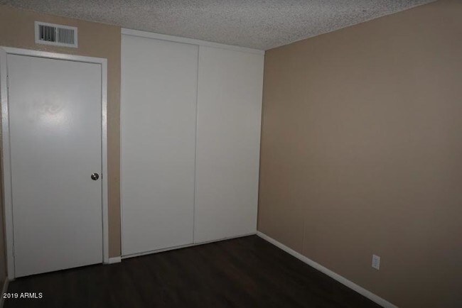 Building Photo - 3421 W Dunlap Ave