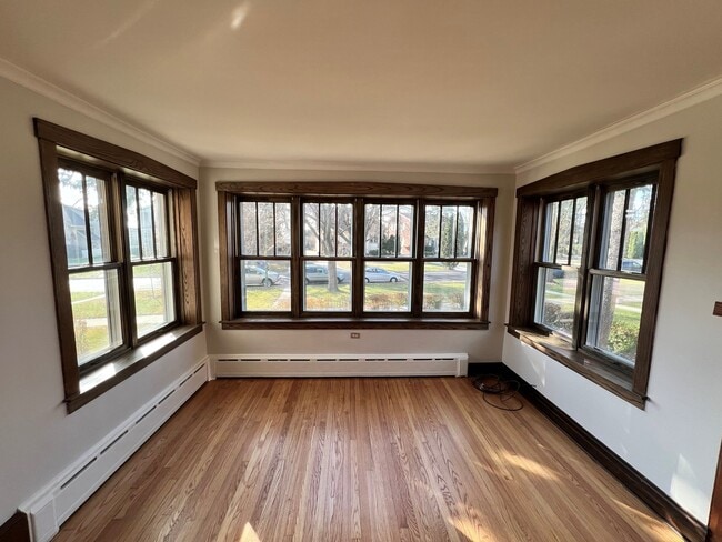 Building Photo - 6836 W Hobart Ave