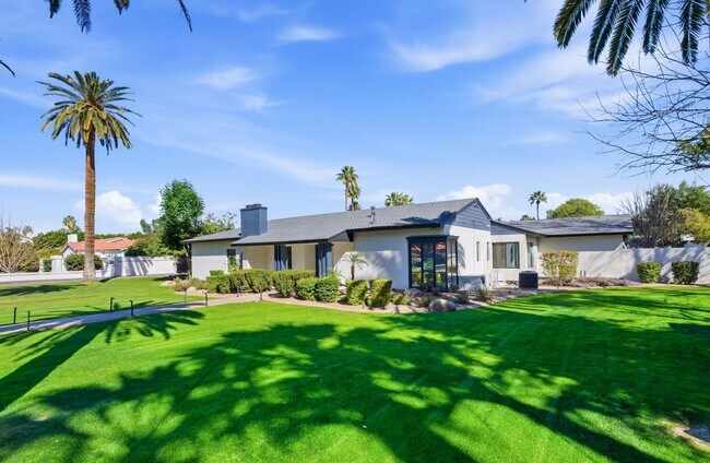 Foto del edificio - FULLY FURNISHED EXECUTIVE PHOENIX COUNTRY CLUB HOME IN GATED COMMUNITY