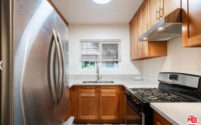 Building Photo - 13343 Victory Blvd