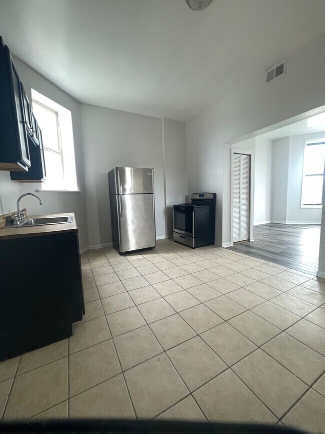 Foto del edificio - 3215 W Cermak Rd