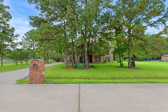 Foto del edificio - Resort-Style Living on Over an Acre W/ Too...