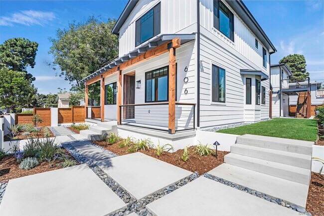 Building Photo - 606 N Ditmar St