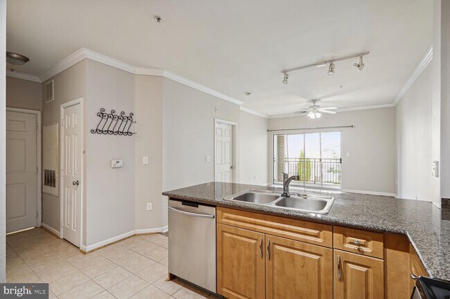 Building Photo - 12949 Centre Park Cir