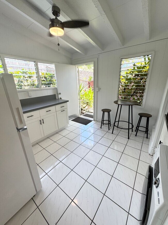 Building Photo - Ready for move in! 1 bedroom w/ parking in...