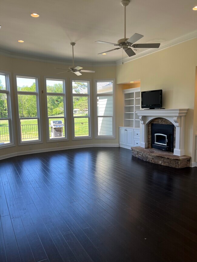 Foto del edificio - 8365 Wallace Wood Rd