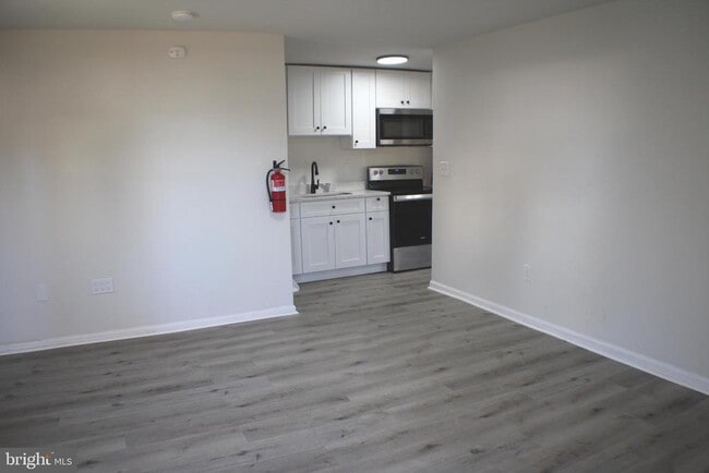 Foto del edificio - 7330 Sycamore Ave