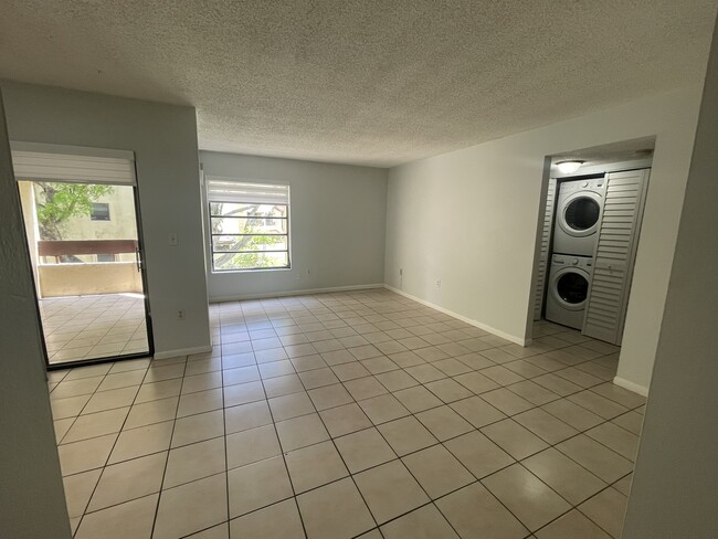 Building Photo - 8820 SW 123rd Ct