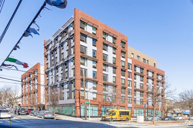 Building Photo - 700 Manida