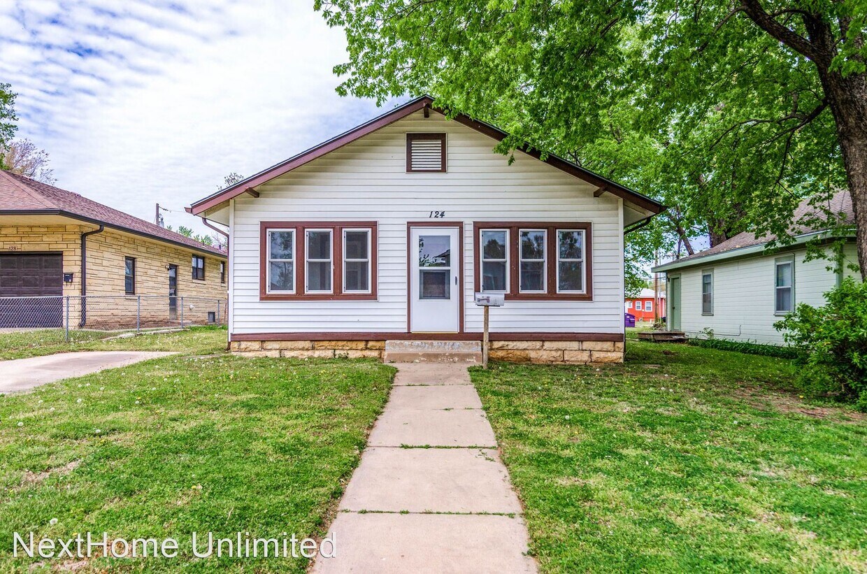 2 br, 1 bath House 124 W. Pine House Rental in Junction City, KS
