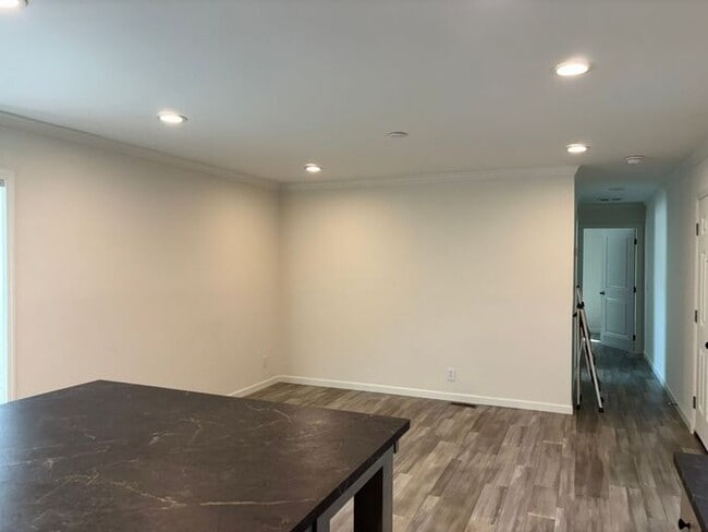 Building Photo - 173 Plum Dr