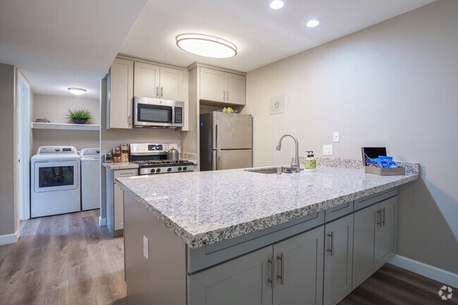 2HAB, 1BA - Cascada - Creekside Gardens