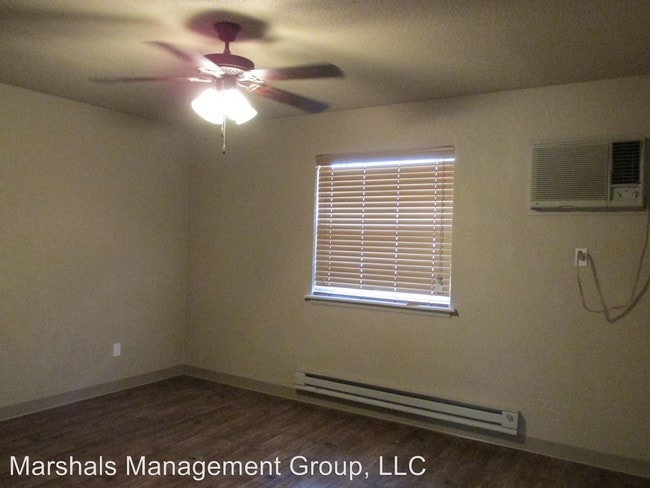 Building Photo - 1 br, 1 bath Apartment - 3009 S. QUINCY 1-8