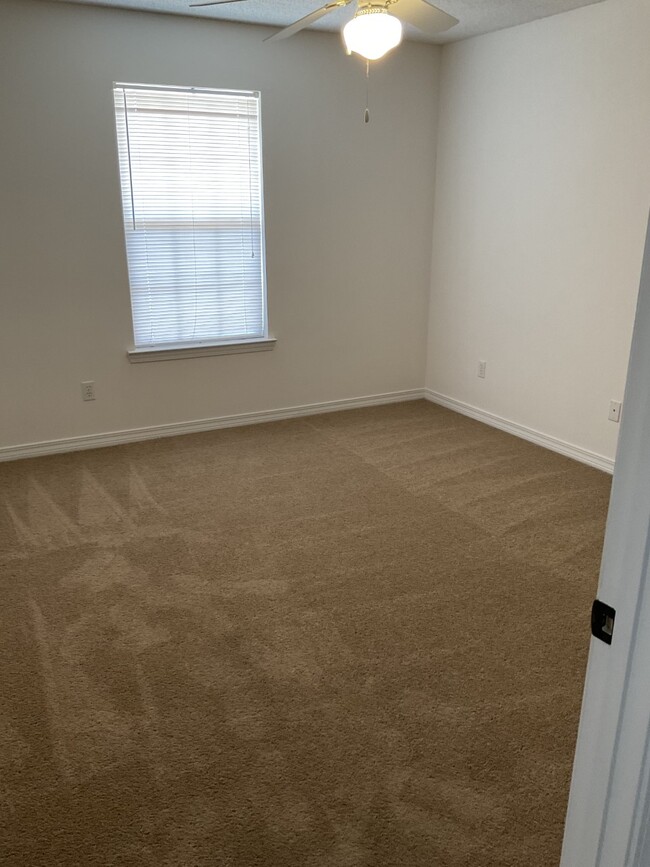 Building Photo - 1800 Tsuga Way