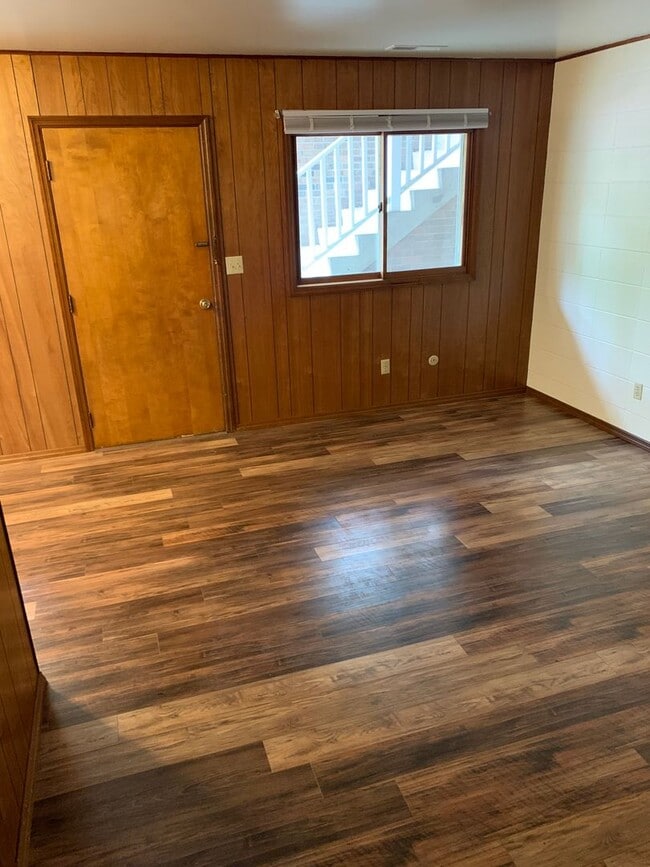 Interior Photo - 326 W Kenwood Dr