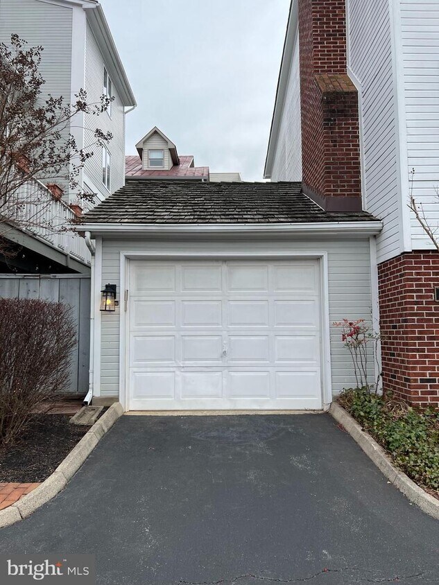Primary Photo - 102 Chesterfield Pl SW