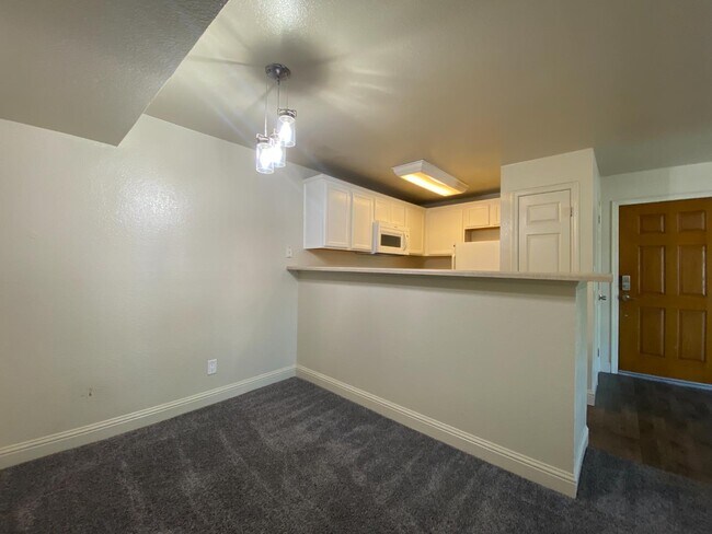 Building Photo - 2909 Huntington Blvd