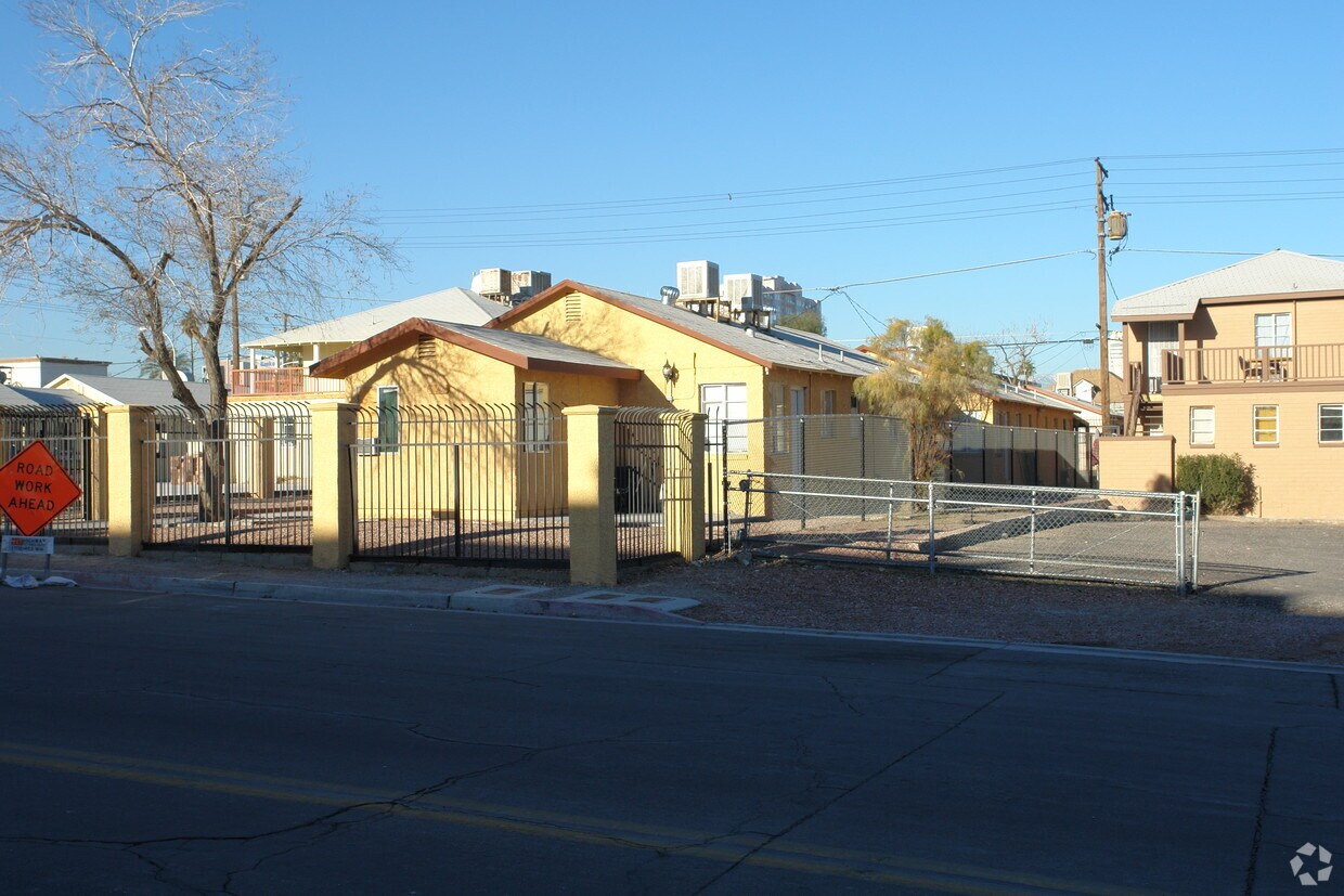 Primary Photo - 315 N 11th St