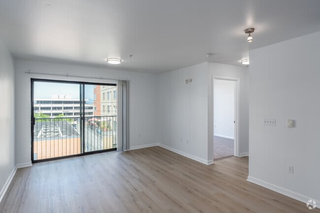 1BR, 1BA - 648SF - View 222