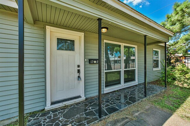 Foto del edificio - 1735 W 43rd St