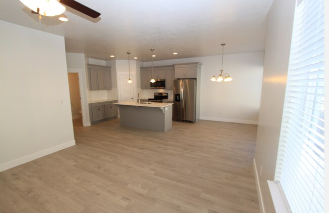 Foto del edificio - AVAILABLE NOW ~ Lehi Exchange Townhouse