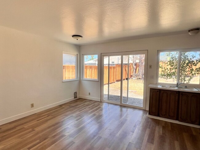 Foto del edificio - Spacious 3 Bedroom, 1.5 Bath Home with Gar...
