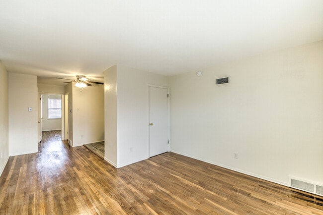 Building Photo - 3112 Arsenal St