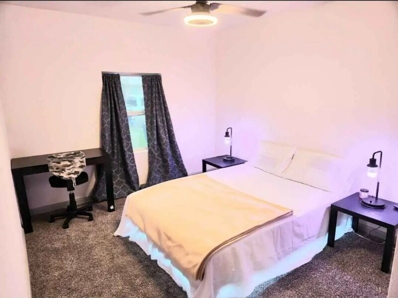 Foto principal - 909 Greencove Dr