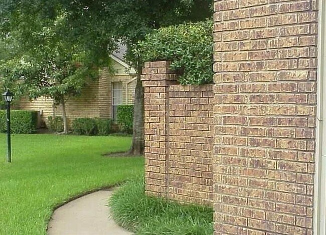 Foto del edificio - 11201 Lynbrook Dr