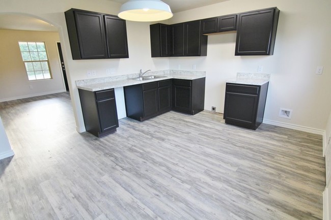 Building Photo - 6841 Rondo Dr
